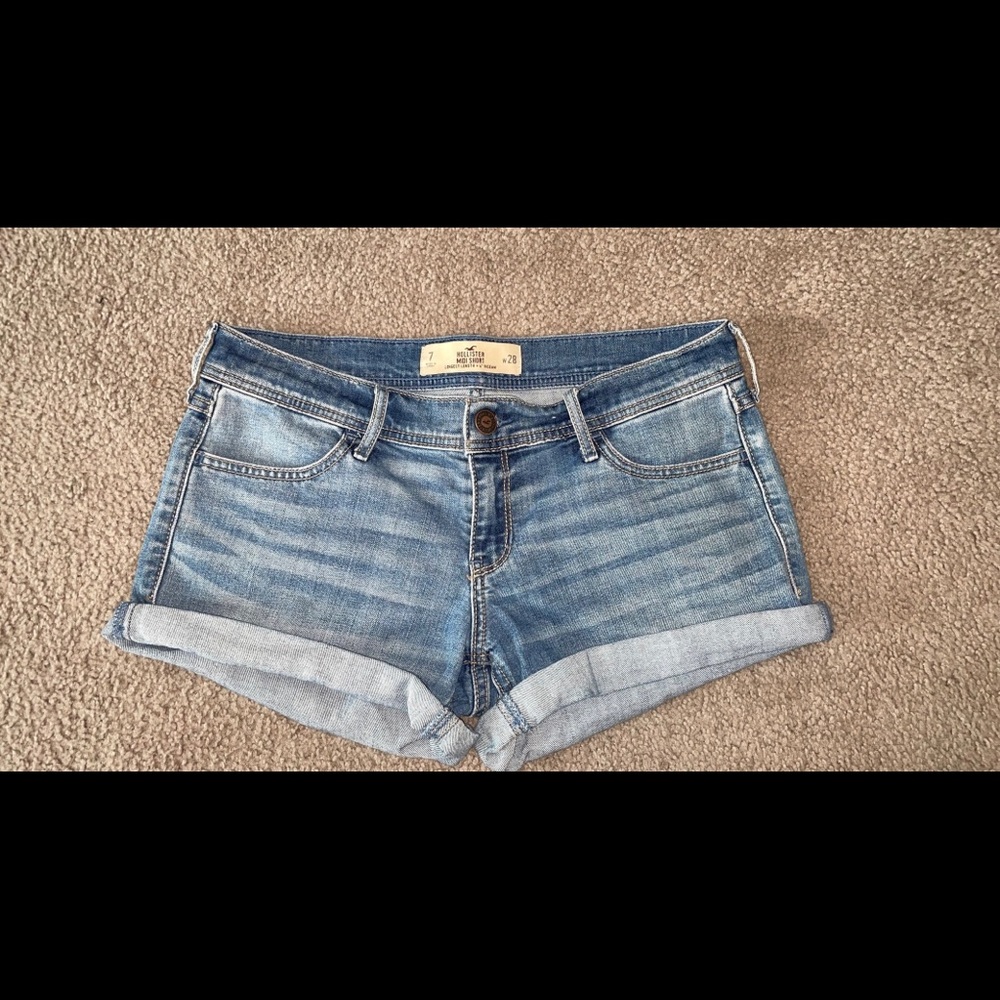Hollister MIDI SHORT Longest length 4” Inseam.